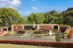 “不立碑，，，不占地”：我们选择让生命，，，以更浪漫的方式延续